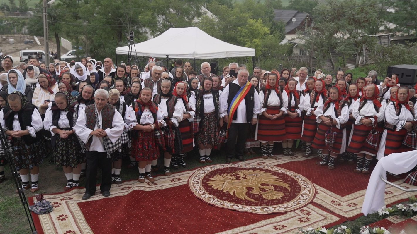 Opt arhierei la slujba de târnosire a Bisericii „Sfântul Nicolae” Hlipiceni, Botoșani 226557