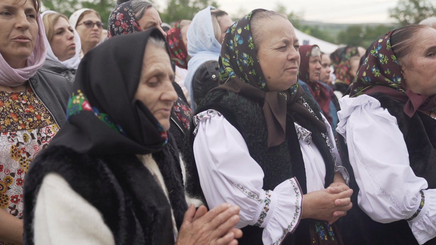 Opt arhierei la slujba de târnosire a Bisericii „Sfântul Nicolae” Hlipiceni, Botoșani 226564