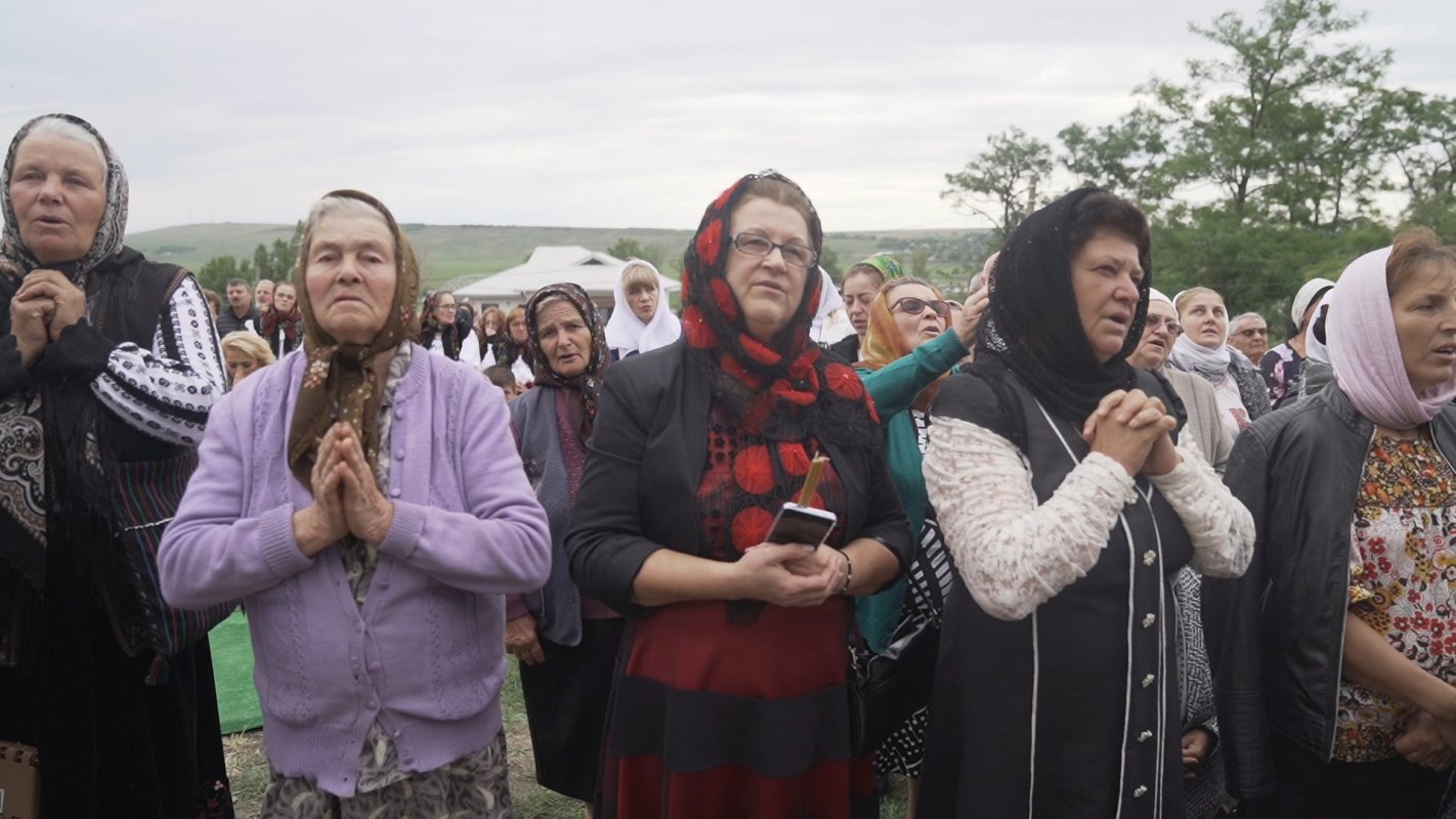 Opt arhierei la slujba de târnosire a Bisericii „Sfântul Nicolae” Hlipiceni, Botoșani 226565