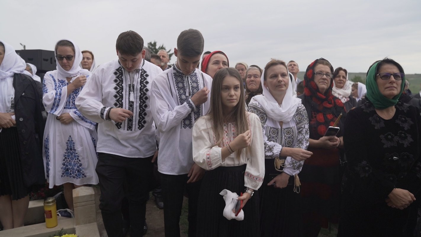 Opt arhierei la slujba de târnosire a Bisericii „Sfântul Nicolae” Hlipiceni, Botoșani 226567