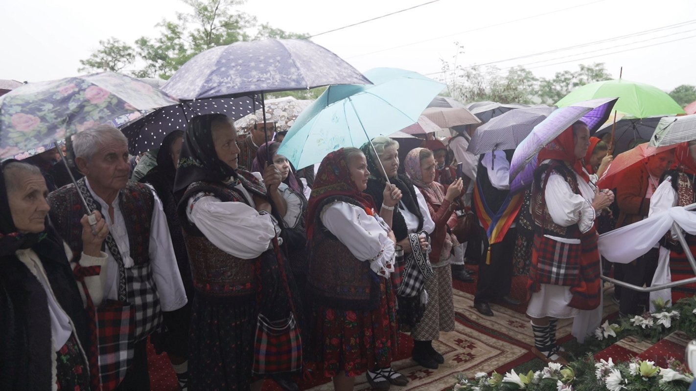 Opt arhierei la slujba de târnosire a Bisericii „Sfântul Nicolae” Hlipiceni, Botoșani 226571