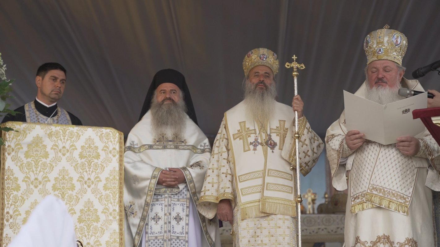 Opt arhierei la slujba de târnosire a Bisericii „Sfântul Nicolae” Hlipiceni, Botoșani 226575
