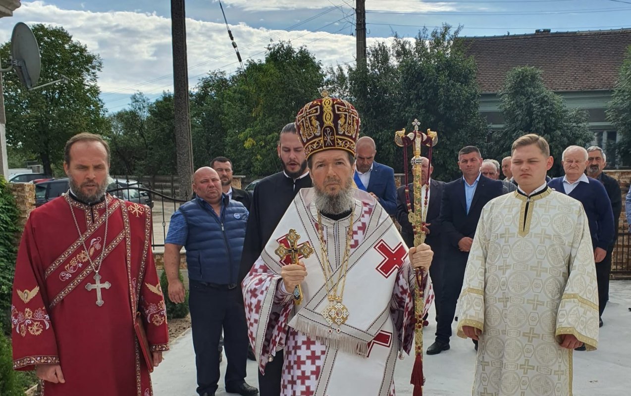 Sfânta Cruce - catargul călăuzitor al corabiei mântuirii 226640