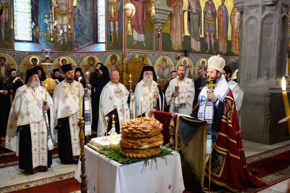 Simpozionul Național „Moștenirea Mușatină. Credință-Cultură-Istorie” continuă în Cetatea Sucevei 226735