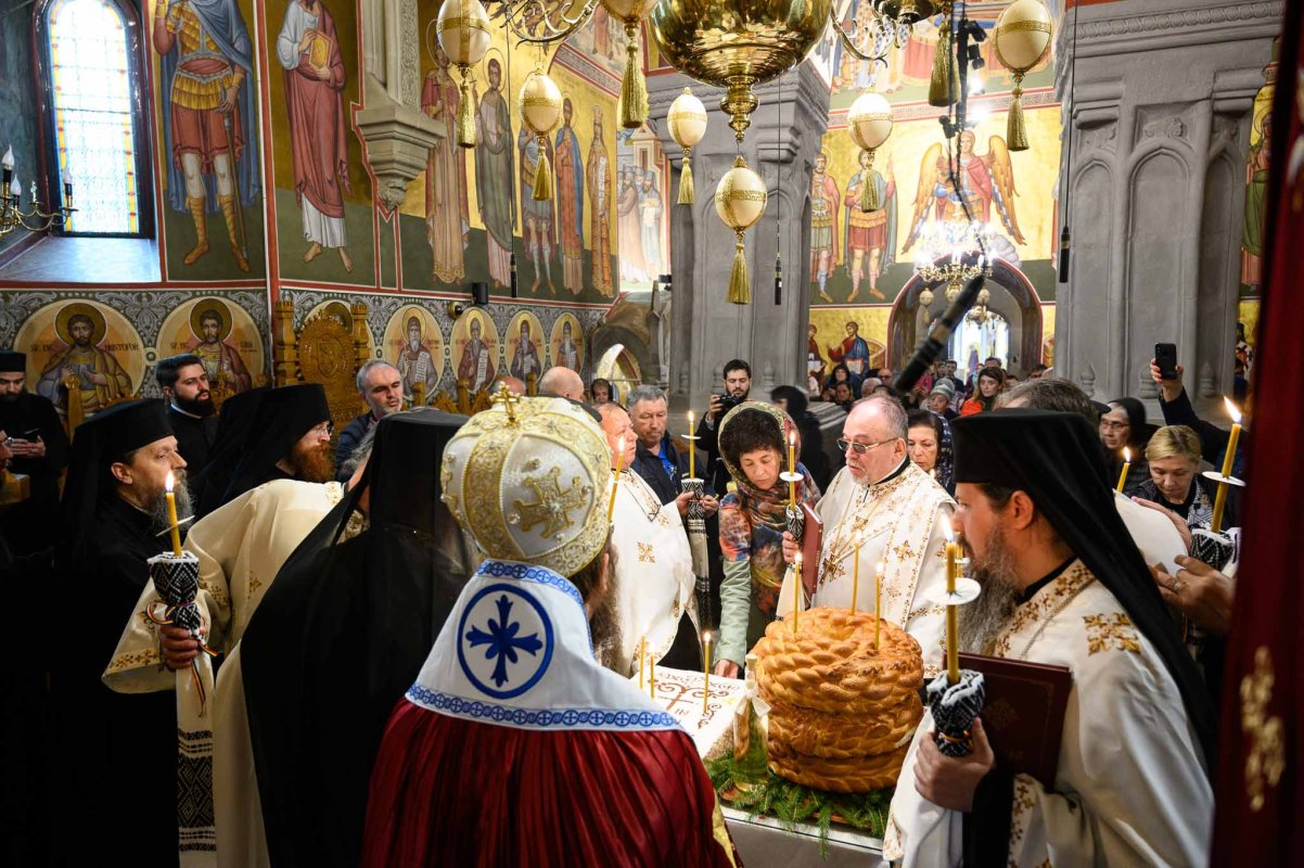 Simpozionul Național „Moștenirea Mușatină. Credință-Cultură-Istorie” continuă în Cetatea Sucevei 226736