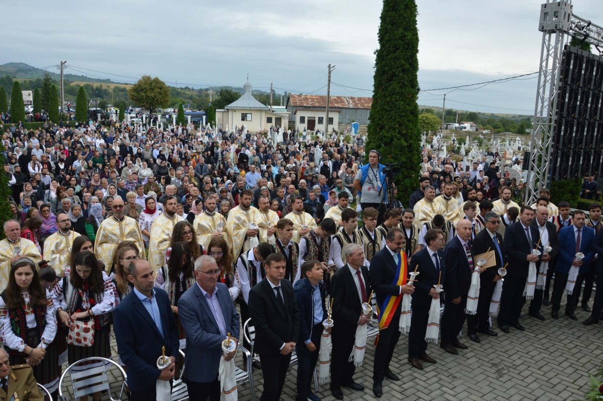 Cinci ierarhi au sfințit noul sediu administrativ al Protoieriei Moinești 226752