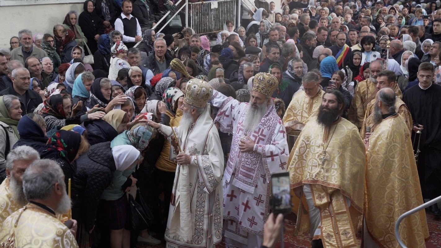 Doi mitropoliți au sfințit pictura bisericii Spitalului de Pediatrie din Botoșani 226839