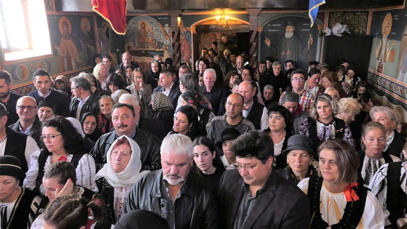 Târnosirea bisericii din Lovnic, judeţul Braşov 226827