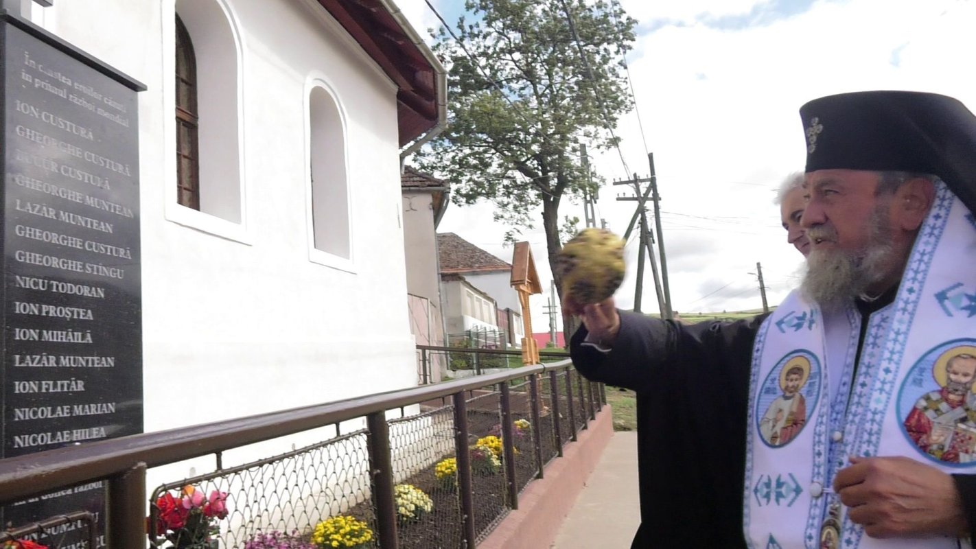 Târnosirea bisericii din Lovnic, judeţul Braşov 226829