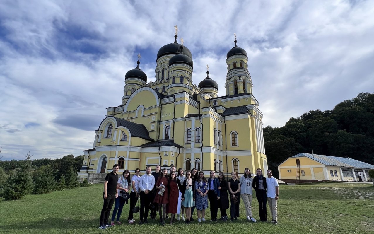 Pelerinaj al voluntarilor ASCOR la mănăstiri din Republica Moldova 227033