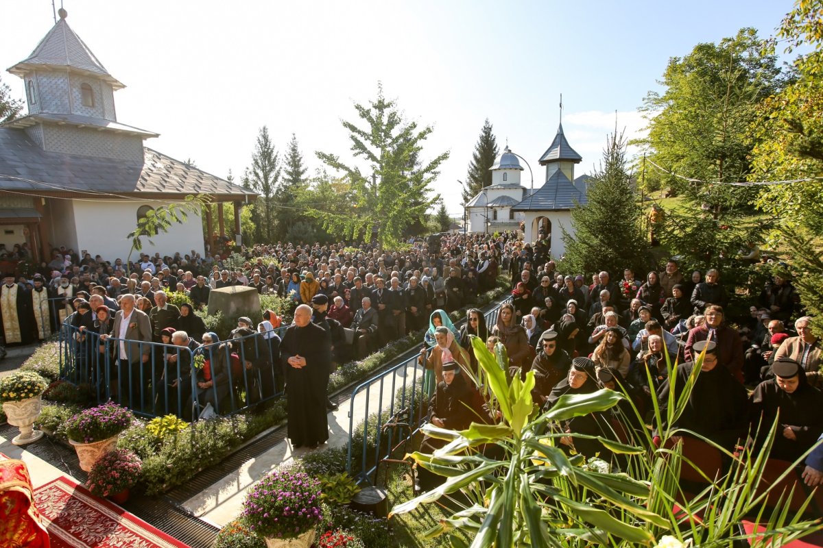 Hramul Mănăstirii Brazi și moment aniversar pentru ierarhul locului 227168