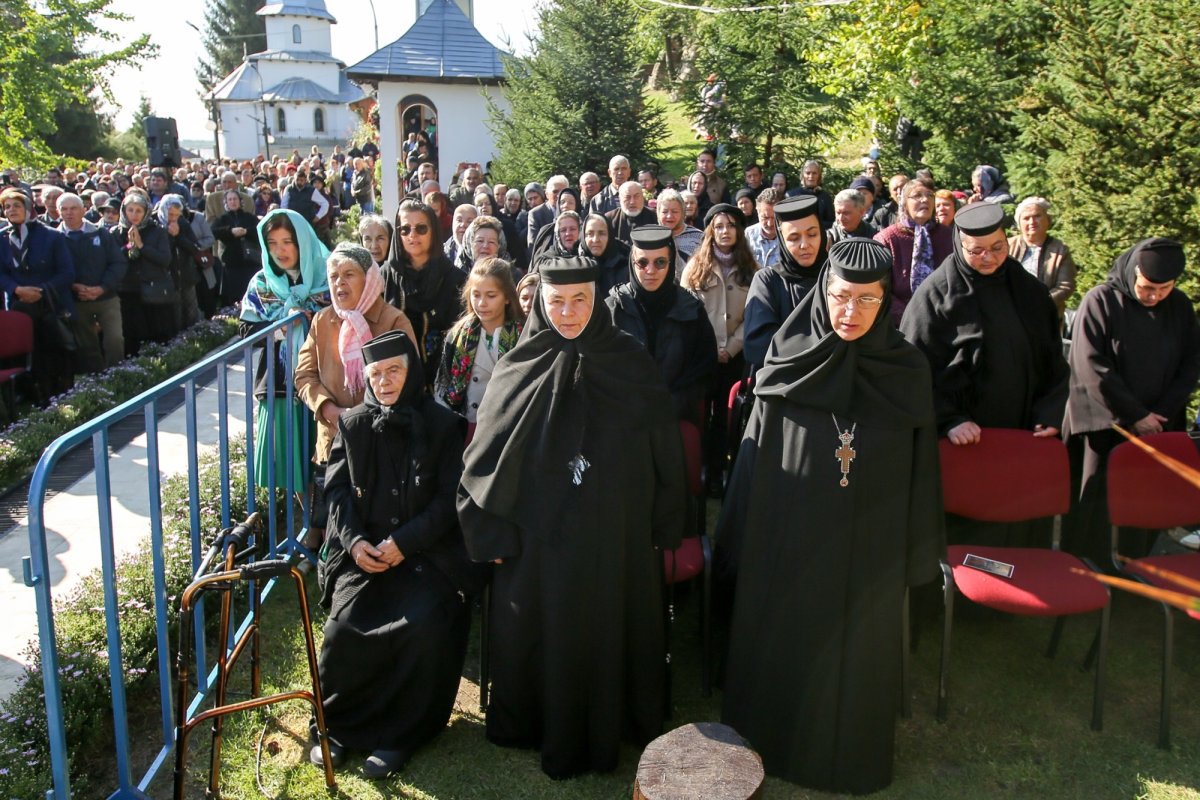 Hramul Mănăstirii Brazi și moment aniversar pentru ierarhul locului 227169