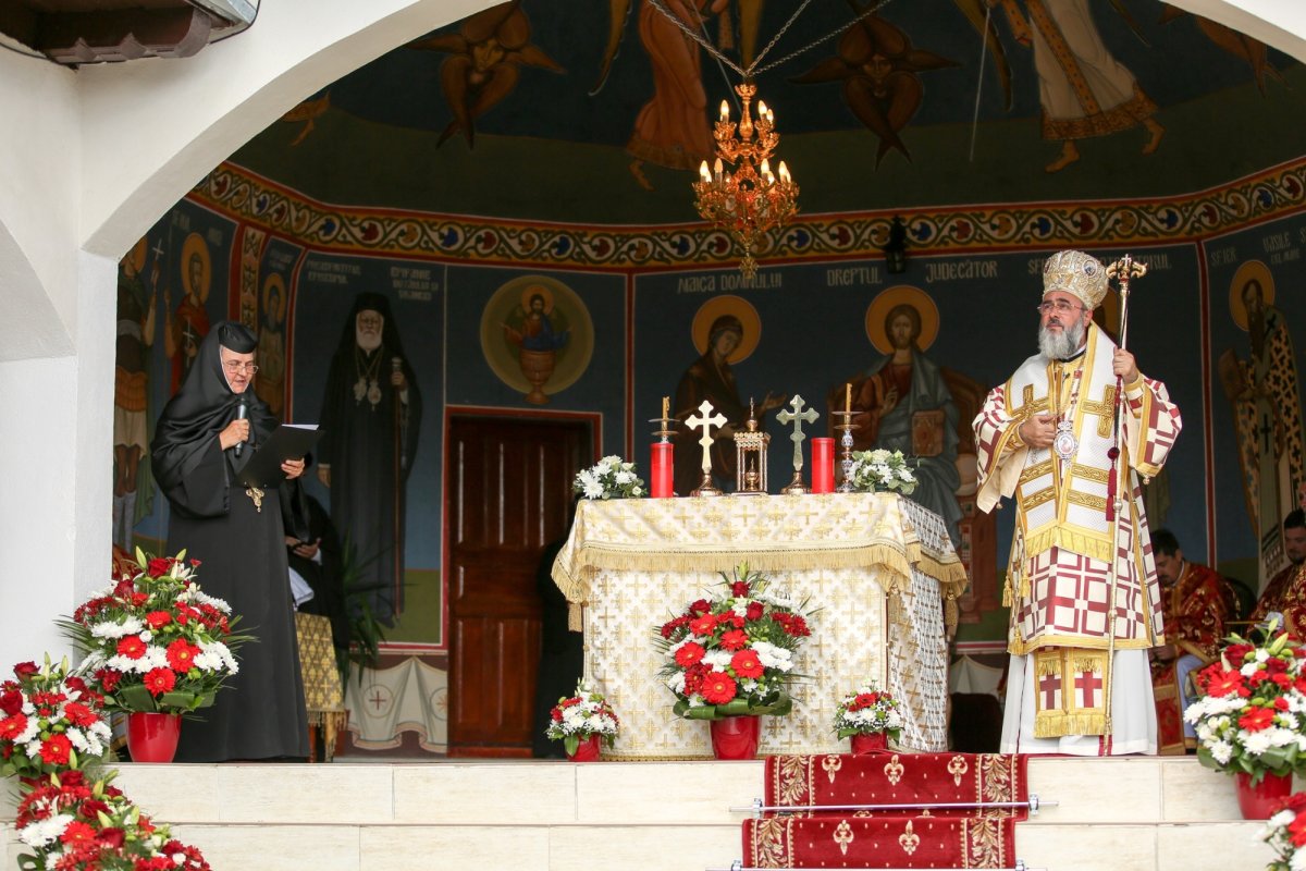 Hramul Mănăstirii Brazi și moment aniversar pentru ierarhul locului 227171