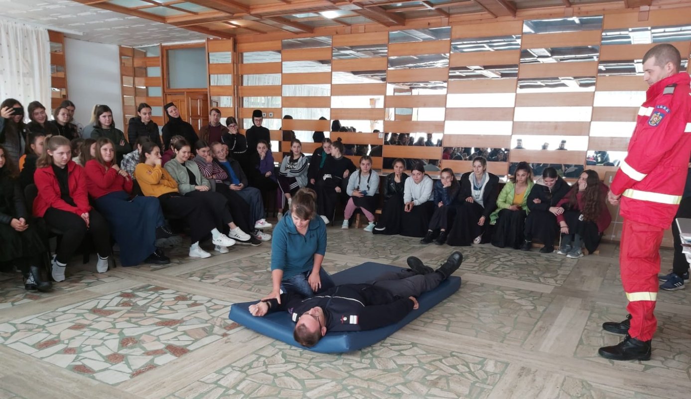 Instructaj în domeniul situațiilor de urgență la Seminarul de la Agapia 227109