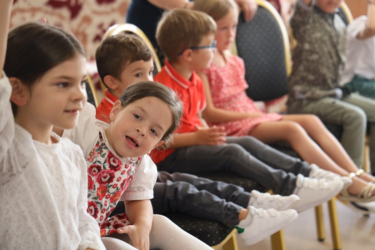 „România povestită” pentru copiii din diasporă  227068