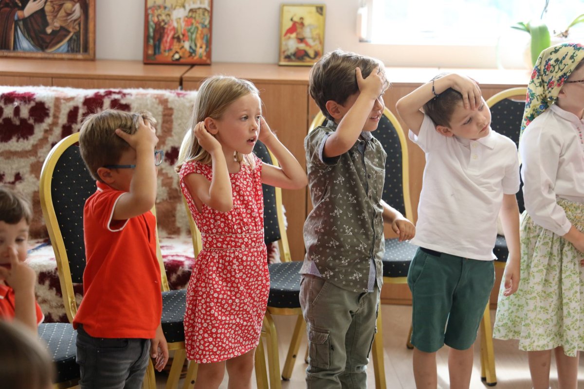 „România povestită” pentru copiii din diasporă  227073