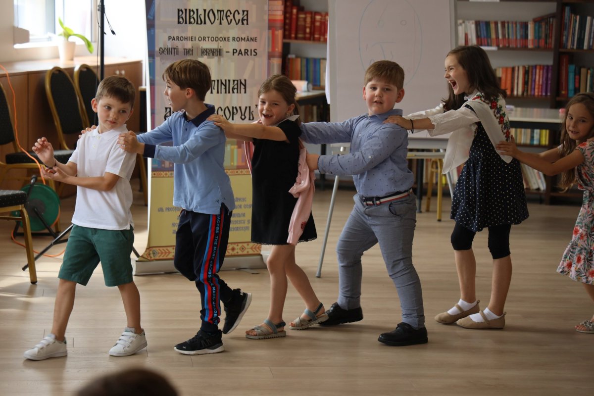 „România povestită” pentru copiii din diasporă  227074