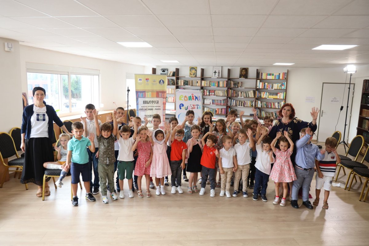 „România povestită” pentru copiii din diasporă  227076