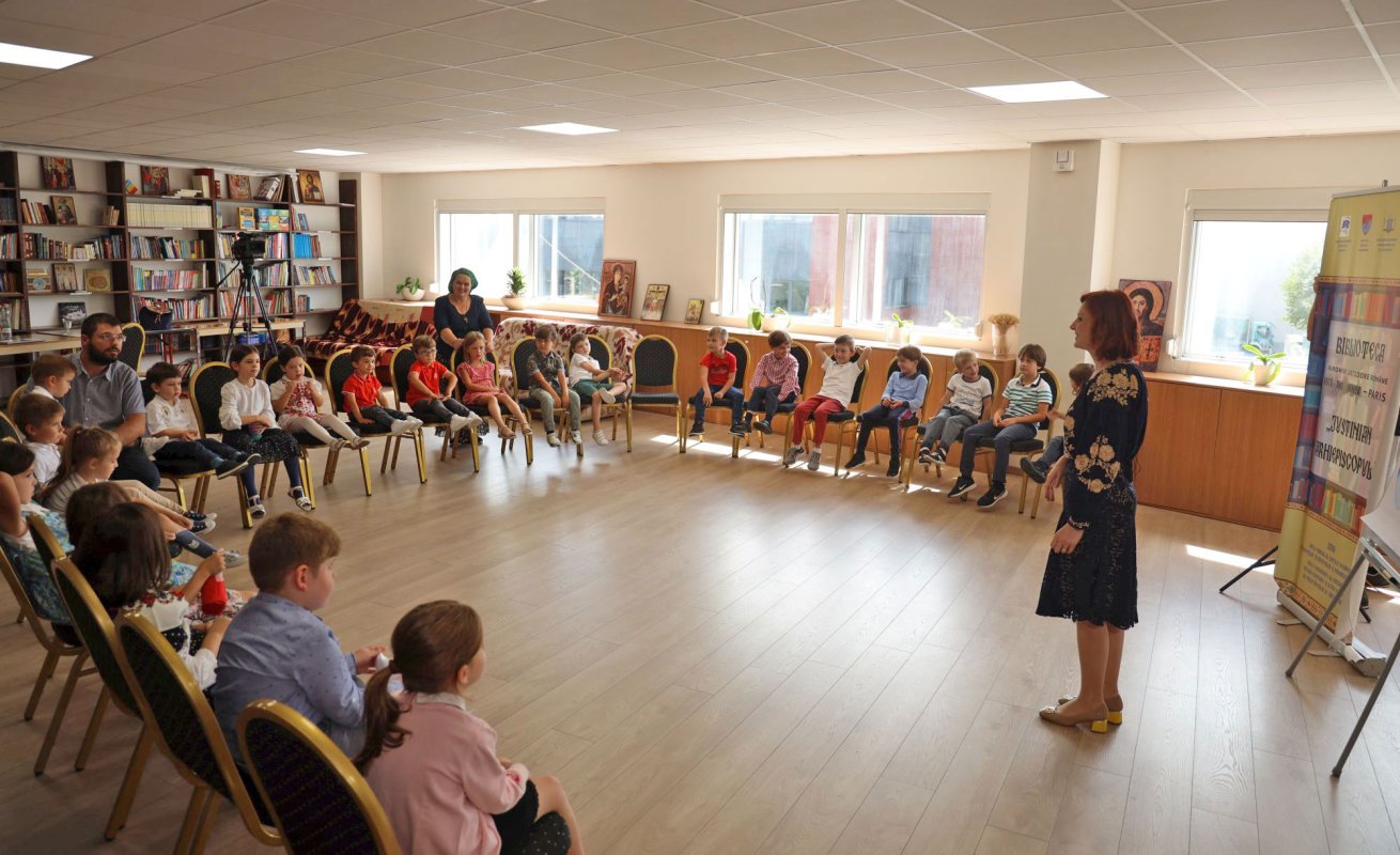 „România povestită” pentru copiii din diasporă  227079