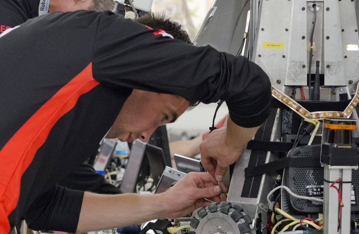 Festival al roboţilor la Politehnica Bucureşti 227190