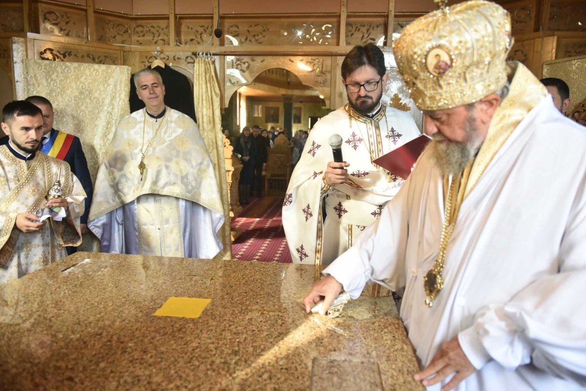 Biserica „Sfântul Nicolae” din Voila, judeţul Braşov, a fost sfinţită 227364