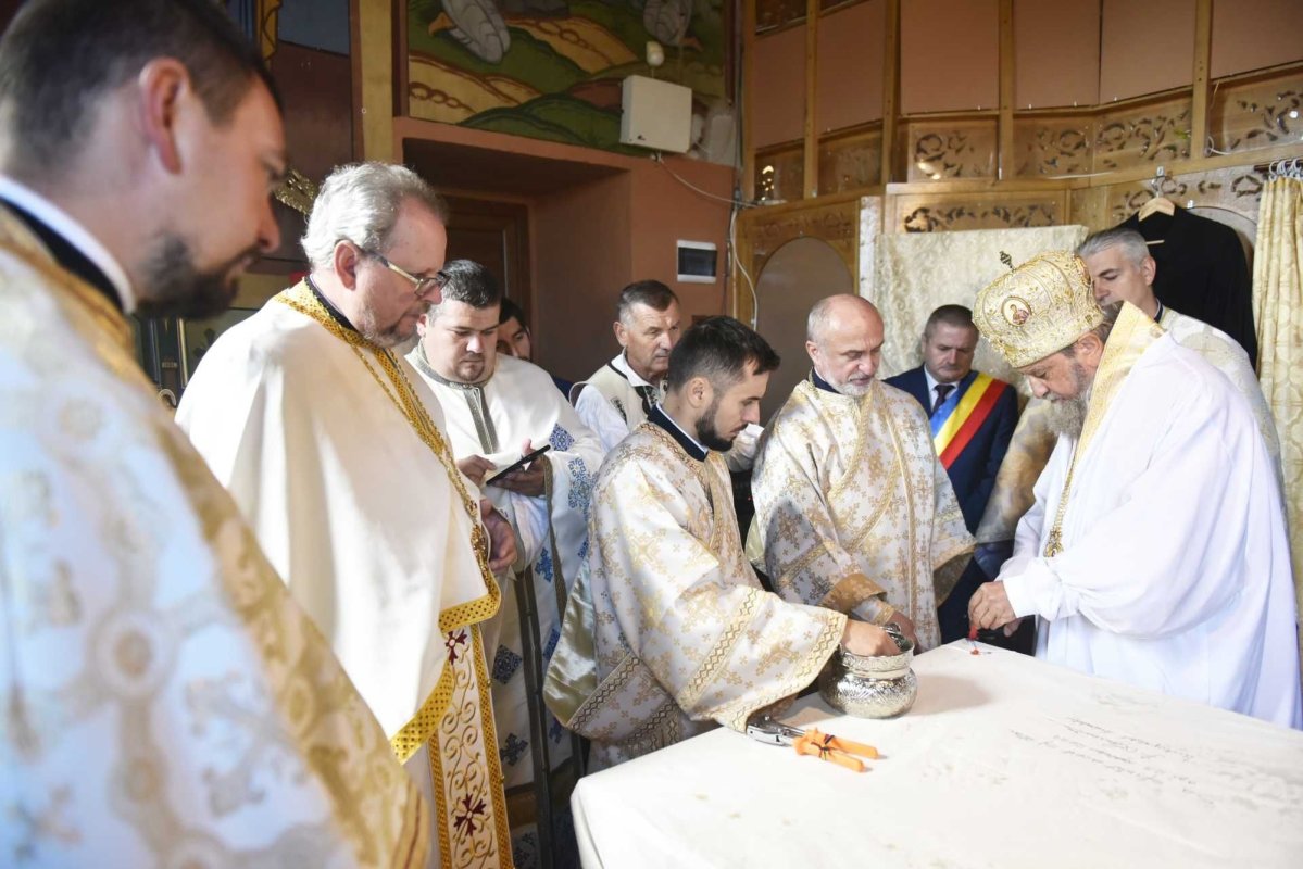 Biserica „Sfântul Nicolae” din Voila, judeţul Braşov, a fost sfinţită 227365