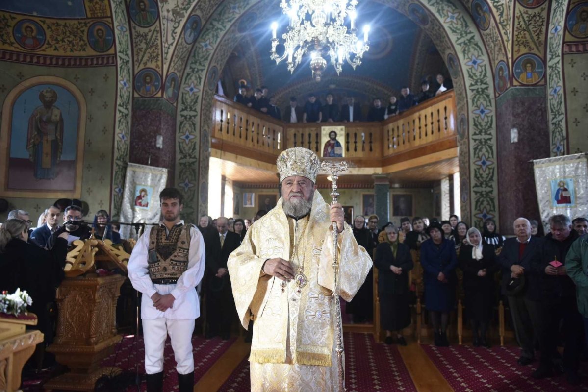 Biserica „Sfântul Nicolae” din Voila, judeţul Braşov, a fost sfinţită 227367