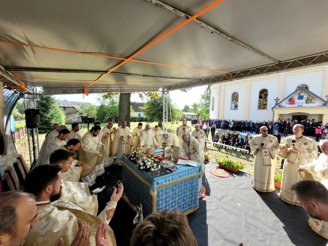 Binecuvântare arhierească  la Roşiori, judeţul Satu Mare 227482