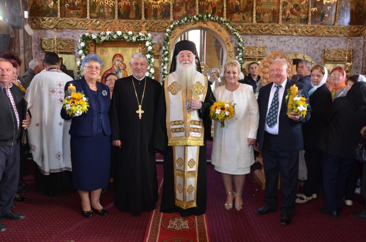 Înnoirea veșmântului sfințeniei pentru catedrala din orașul Strehaia 227563