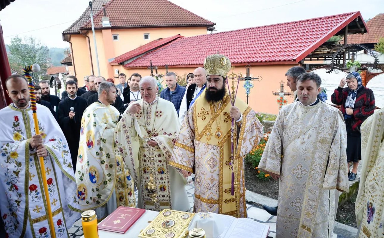 Târnosiri în Episcopia Devei şi Hunedoarei 227479