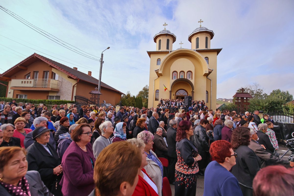 Biserica Parohiei Turda Nouă II a fost târnosită 228279