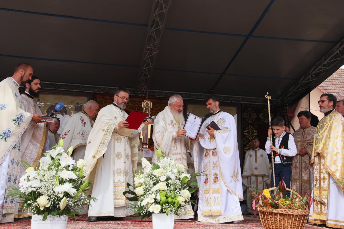 Biserica Parohiei Turda Nouă II a fost târnosită 228280