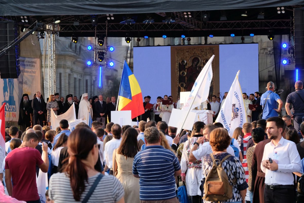 Prinos de gând şi de cuvânt la aleasă zi de prăznuire 227357