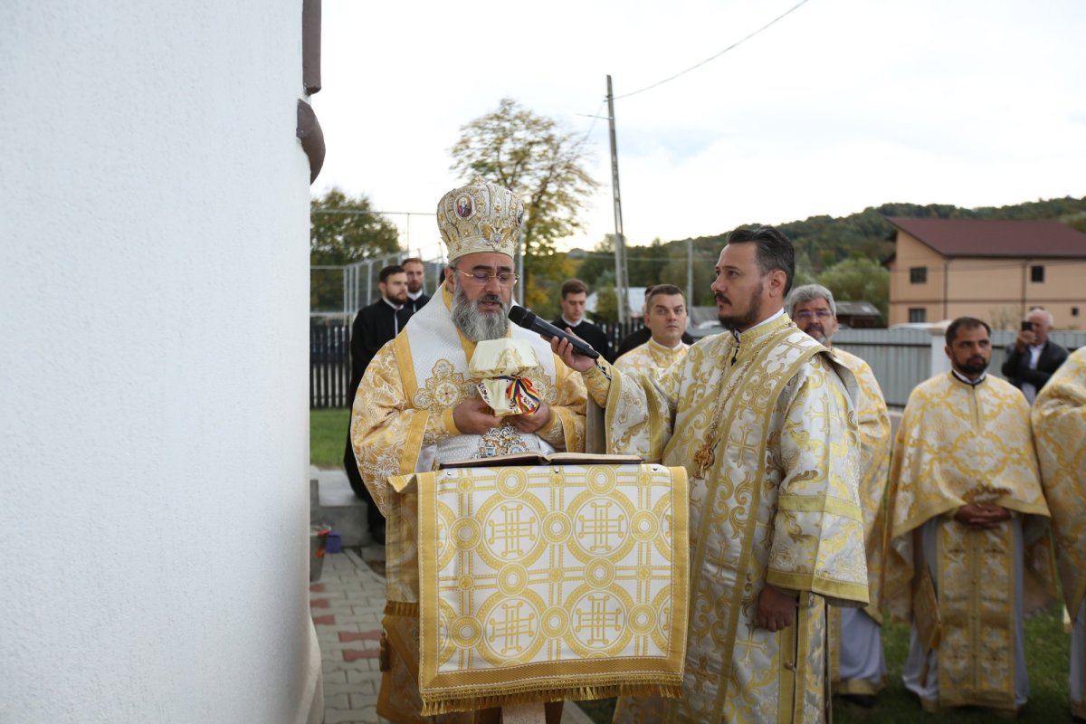 Înnoirea și târnosirea bisericii din Podul Nărujei, județul Vrancea 228378