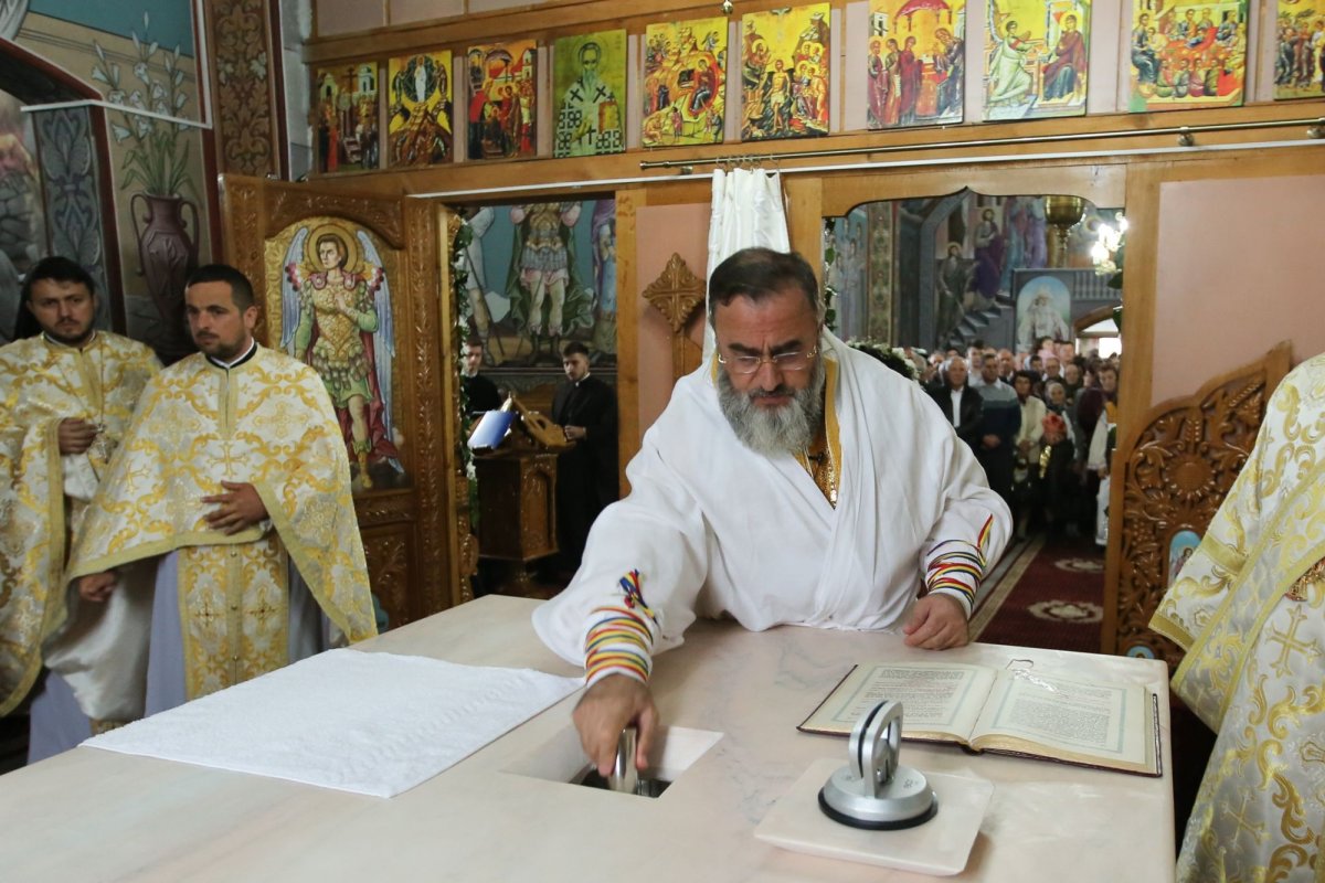 Înnoirea și târnosirea bisericii din Podul Nărujei, județul Vrancea 228379