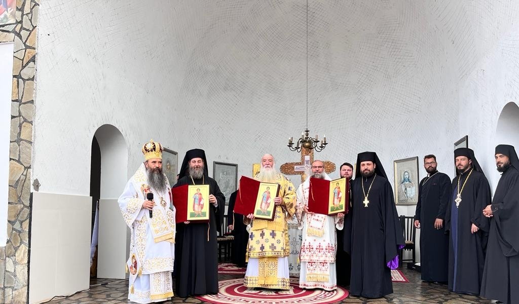 Mănăstire teleormăneană sfinţită de patru ierarhi 228373