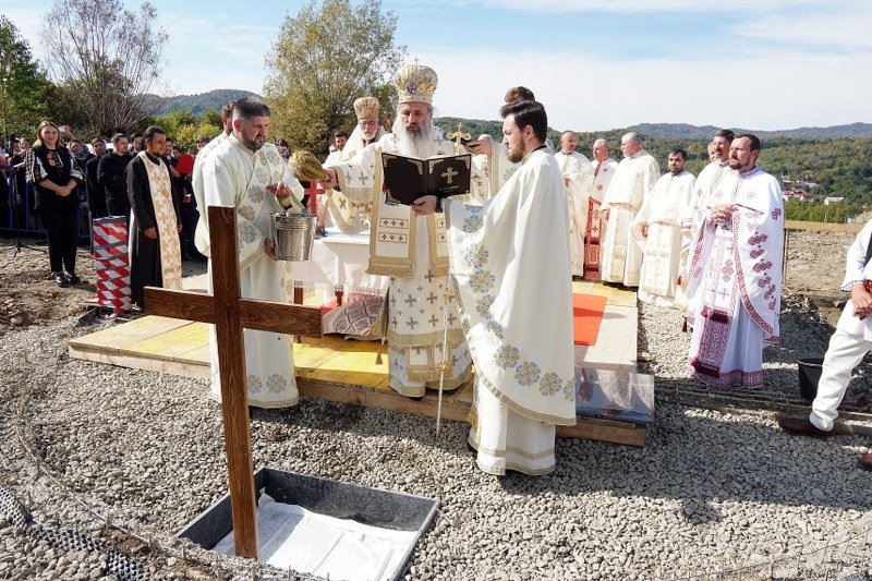 Piatră de temelie pentru paraclisul noii mănăstiri de la Corbii de Piatră 228491