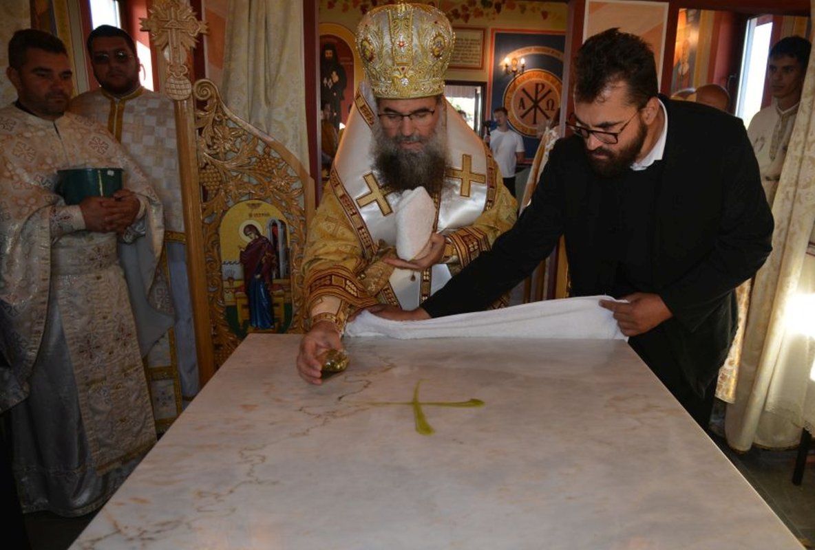 Veșmântul sfințeniei pentru o biserică din Olt 228472