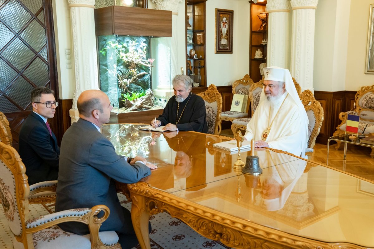 Ambasadorul Italiei la București în vizită de prezentare la Patriarhia Română 228585