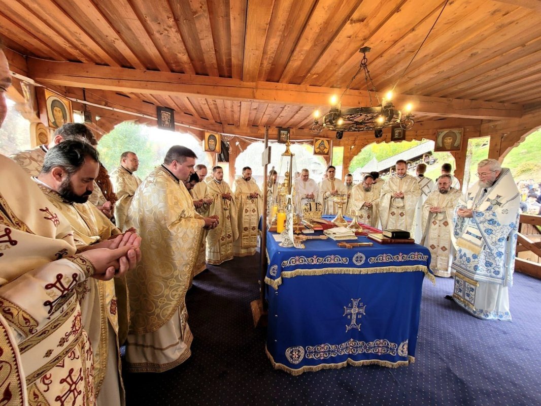 Binecuvântare arhierească la Negreşti-Oaş 228560