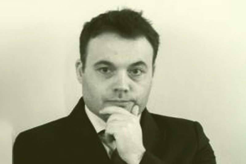 POEZIE: Adrian Lesenciuc 228520