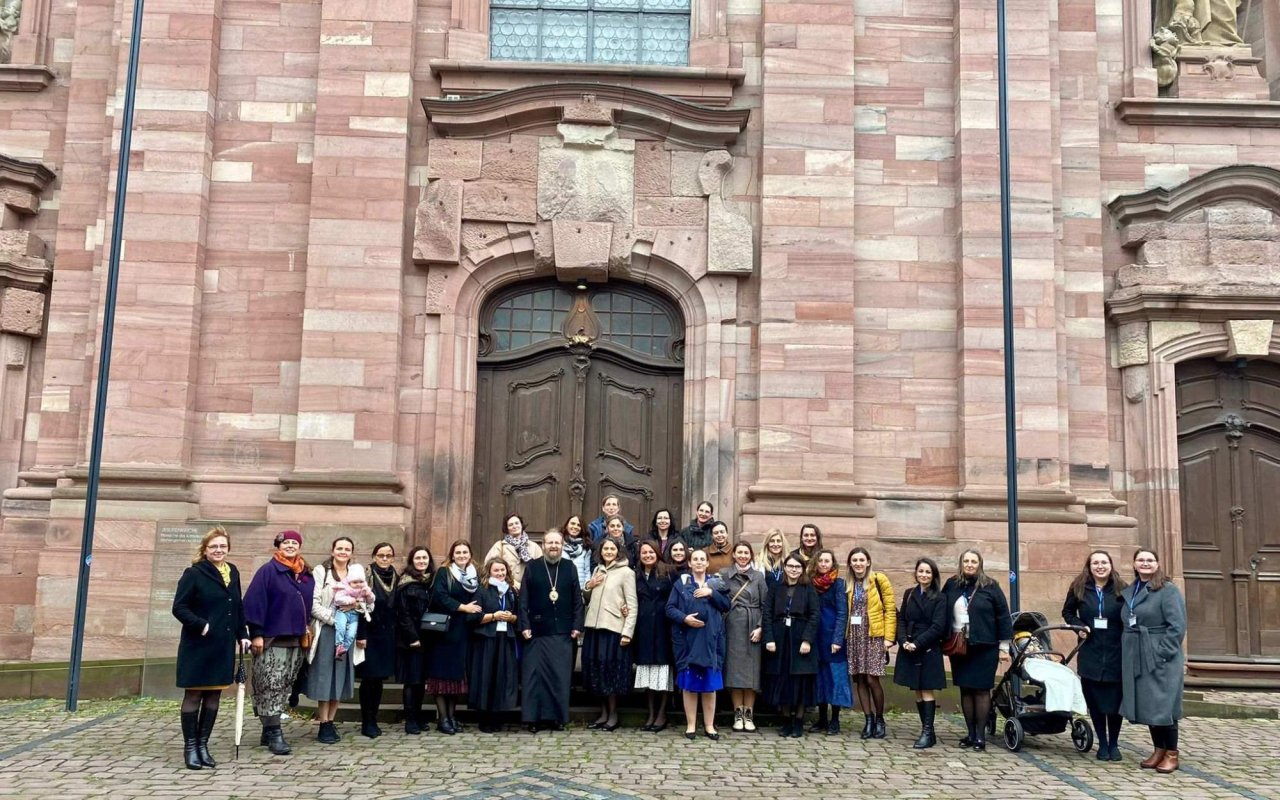 „Preoteasa în Occident în căutarea identității și a sensului vieții” 228496