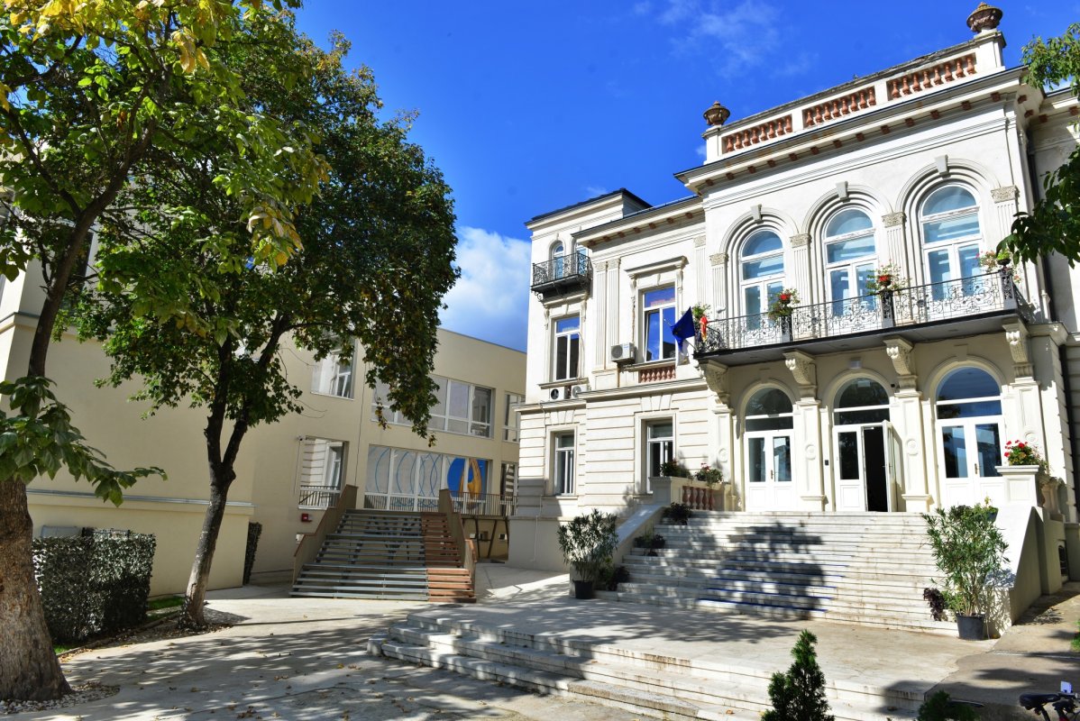 Noua clădire a Liceului „Varlaam Mitropolitul” din Iași a fost binecuvântată 228666