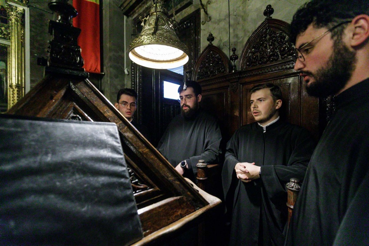 Moaștele Sfântului Cuvios Paisie Velicicovschi au ajuns la Iași 228837