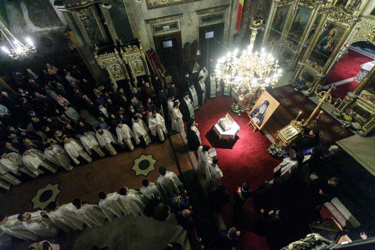 Moaștele Sfântului Cuvios Paisie Velicicovschi au ajuns la Iași 228839