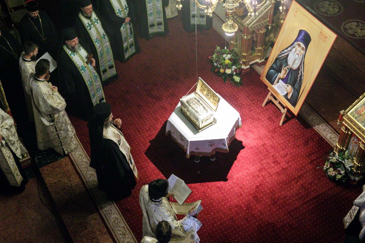 Moaștele Sfântului Cuvios Paisie Velicicovschi au ajuns la Iași 228840