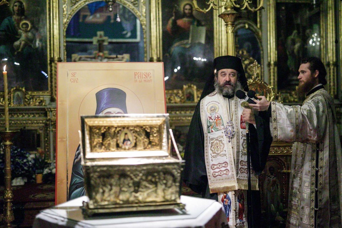 Moaștele Sfântului Cuvios Paisie Velicicovschi au ajuns la Iași 228843