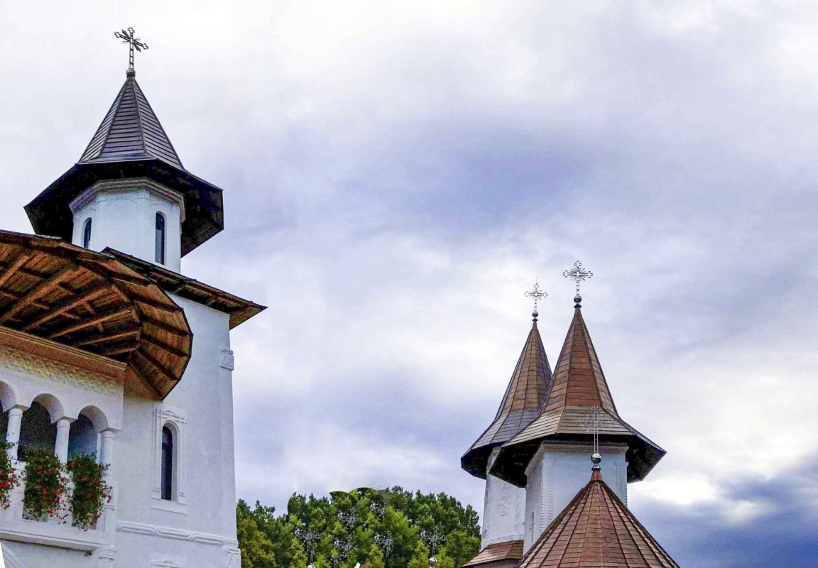 O noapte la mănăstire 228762