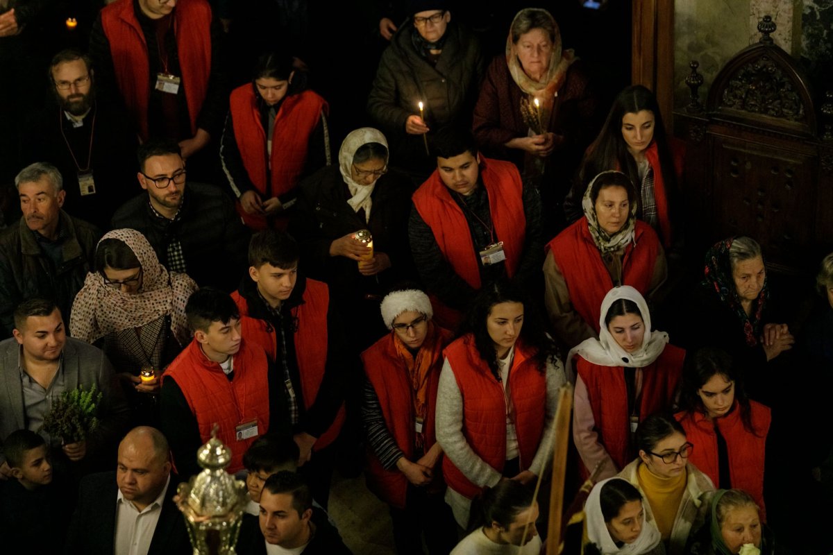 Sfânta Cuvioasă Parascheva își așteaptă pelerinii în curtea catedralei 228863