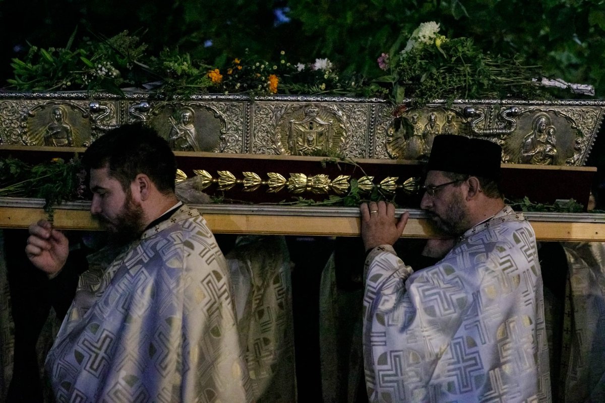 Sfânta Cuvioasă Parascheva își așteaptă pelerinii în curtea catedralei 228873